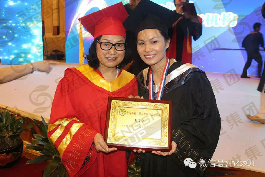 中國(guó)SPA協(xié)會(huì)永久名譽(yù)會(huì)長(zhǎng)馮華博士與王俊華總裁合影。 中國(guó)SPA協(xié)會(huì)永久名譽(yù)會(huì)長(zhǎng)馮華博士與王俊華總裁合影。